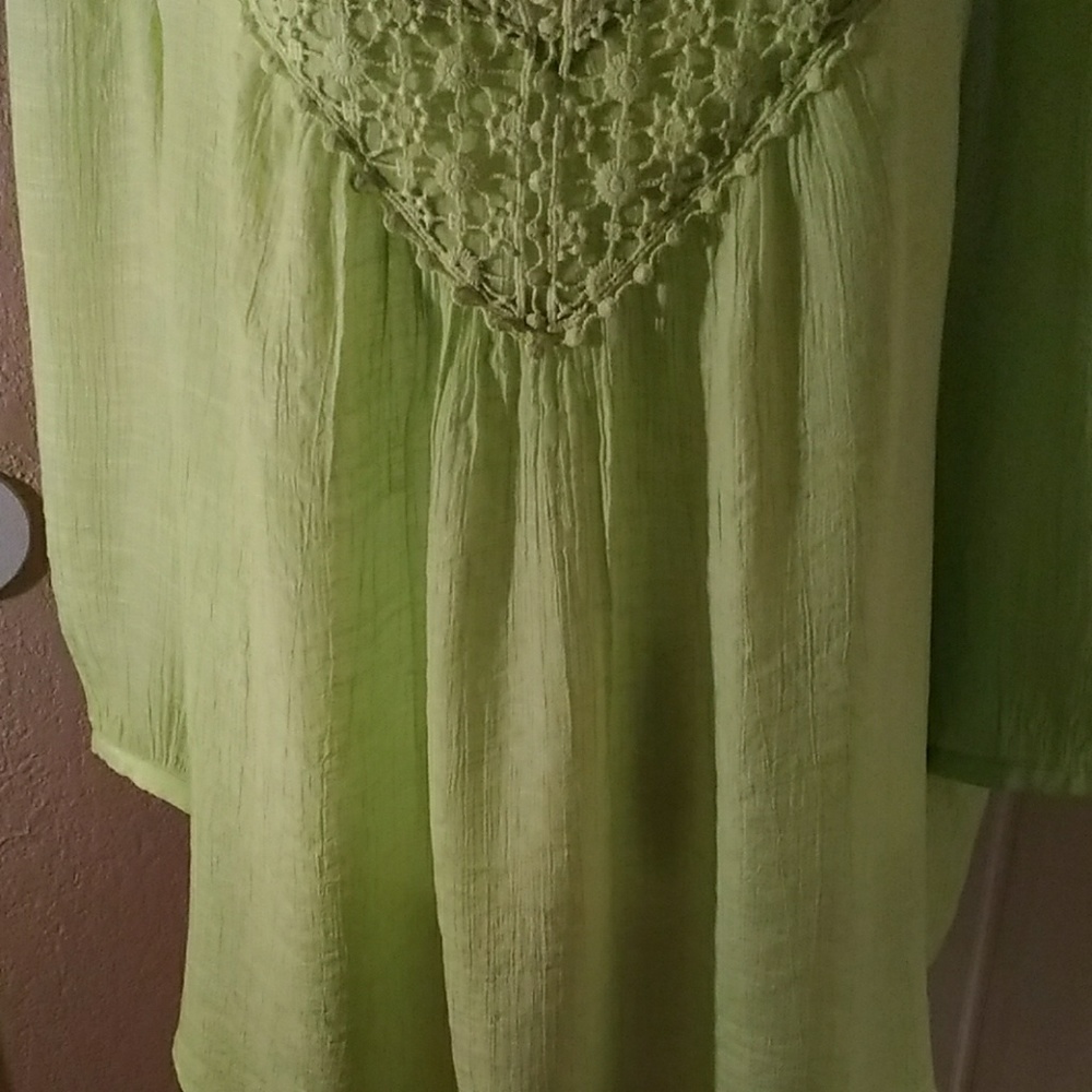 Avenue semi sheer top - Picture 4 of 7